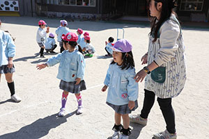 リレーで大盛り上がり！　ばら・すみれ