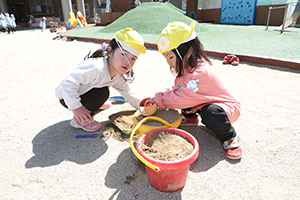 元気いっぱい園庭遊び！　あひる・こあら・ひまわり