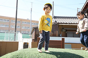 元気いっぱい園庭遊び！　あひる・こあら・ひまわり