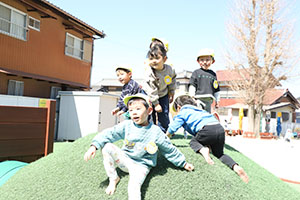 元気いっぱい園庭遊び！　あひる・こあら・ひまわり