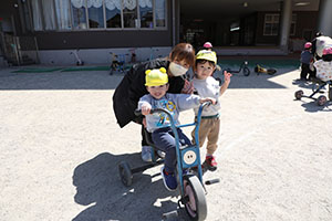 元気いっぱい園庭遊び！　あひる・こあら・ひまわり