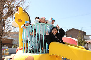 元気いっぱい園庭遊び！　あひる・こあら・ひまわり