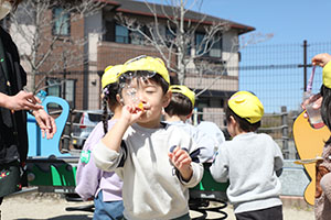元気いっぱい園庭遊び！　あひる・こあら・ひまわり