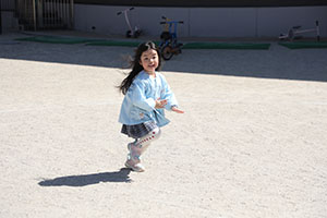 元気いっぱい園庭遊び！　あひる・こあら・ひまわり