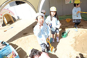 元気いっぱい園庭遊び！　あひる・こあら・ひまわり