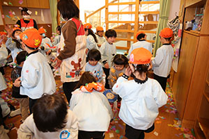 紙吹雪楽しかったね　ぺんぎん