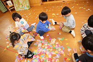 紙吹雪楽しかったね　ぺんぎん