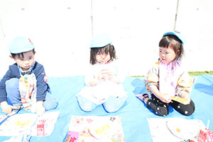 紙吹雪楽しかったね　ぺんぎん