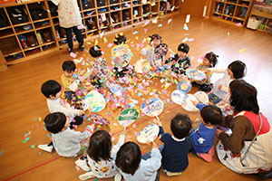 紙吹雪楽しかったね　ぺんぎん