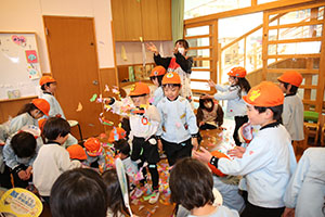 紙吹雪楽しかったね　ぺんぎん