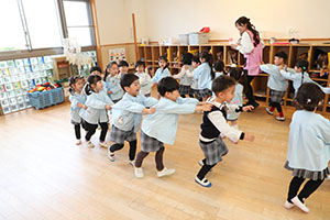 じゃんけん列車♪　きりん