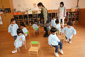 いす取りゲーム　ぺんぎん