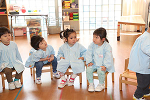 思い出帳渡し　2歳児クラス