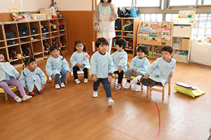 思い出帳渡し　2歳児クラス