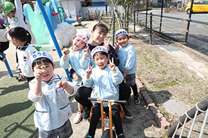 元気いっぱい園庭遊び！！　たんぽぽ