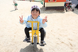 元気いっぱい園庭遊び！！　たんぽぽ