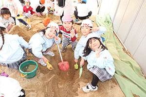 元気いっぱい園庭遊び！！　たんぽぽ