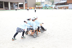 元気いっぱい園庭遊び！！　たんぽぽ