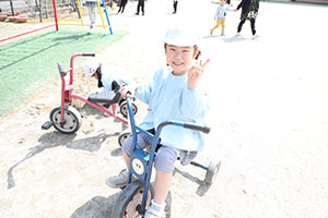 元気いっぱい園庭遊び！！　たんぽぽ