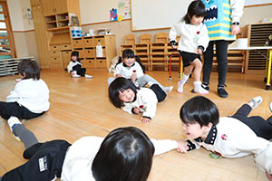 カブ抜きごっこ　ことり