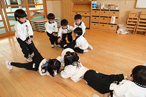 カブ抜きごっこ　ことり