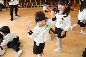 カブ抜きごっこ　ことり