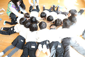 カブ抜きごっこ　ことり