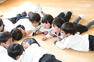 カブ抜きごっこ　ことり