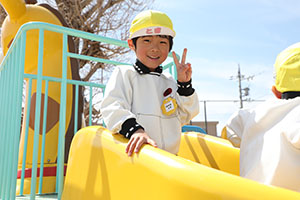 園庭遊び　年中さくら・ばら・ひまわり・たんぽぽ・2歳児ぺんぎん・ひよこ　　　　　・