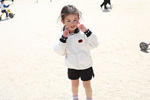 園庭遊び　年中さくら・ばら・ひまわり・たんぽぽ・2歳児ぺんぎん・ひよこ　　　　　・