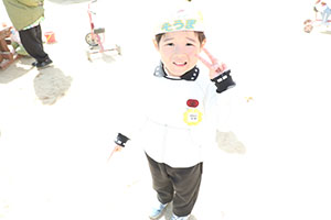 園庭遊び　年中さくら・ばら・ひまわり・たんぽぽ・2歳児ぺんぎん・ひよこ　　　　　・