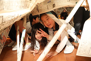 預かり保育の様子　⛺テントを作ったよ