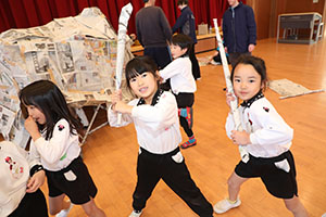 預かり保育の様子　⛺テントを作ったよ