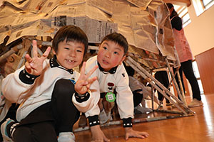 預かり保育の様子　⛺テントを作ったよ